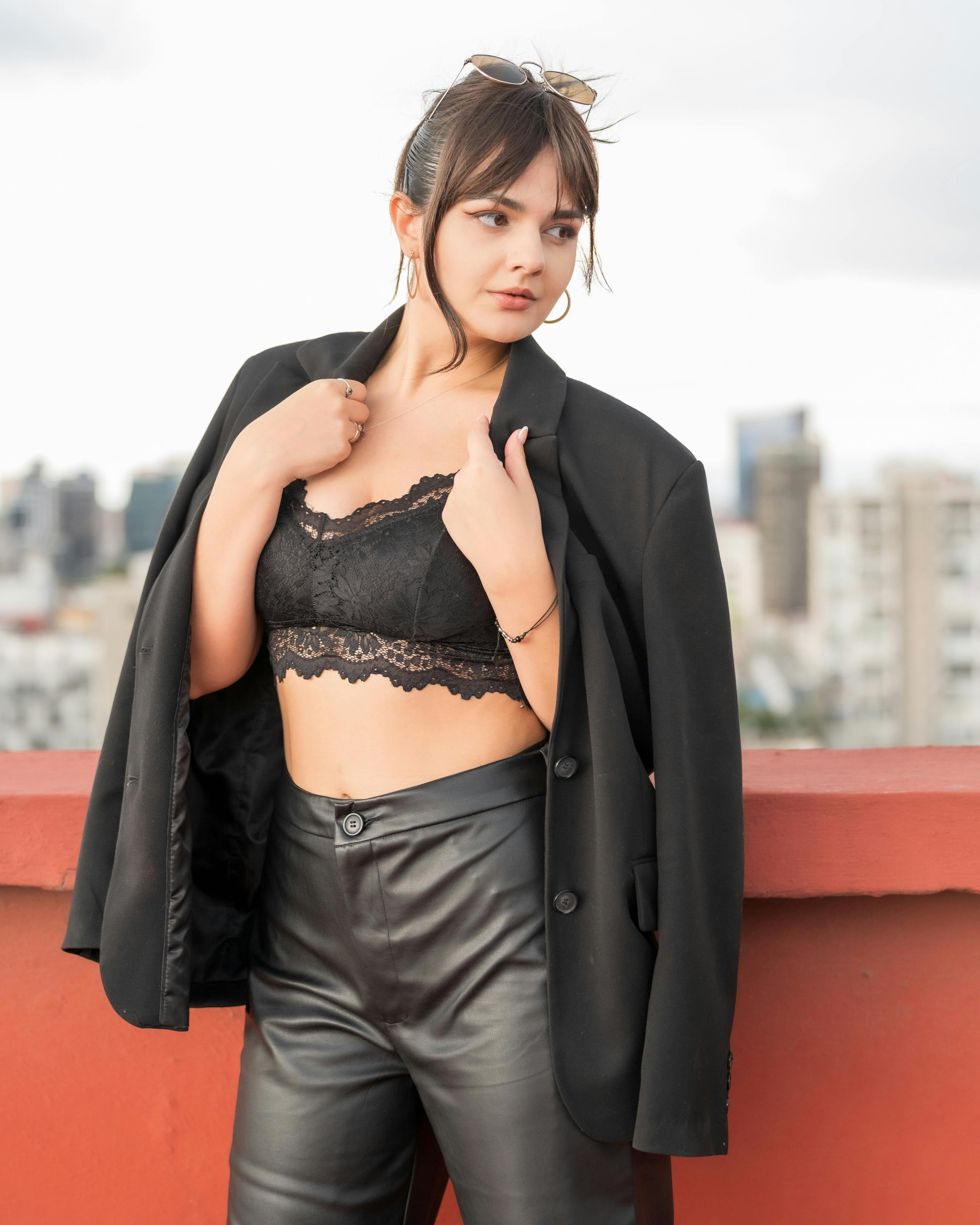 短剧《晚班的你》海报